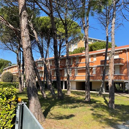 Twin Pine Trees Flats, Near Beach Bibione Bagian luar foto